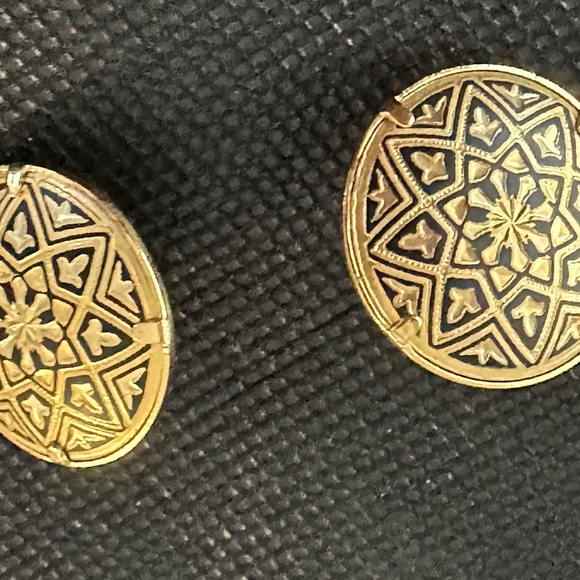 Vintage Damascene Enameled Gold/Black Earrings from Toledo, Spain - Picture 2 of 4
